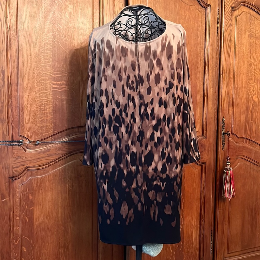 AlfanI 3/4 Sleeve tunic. L